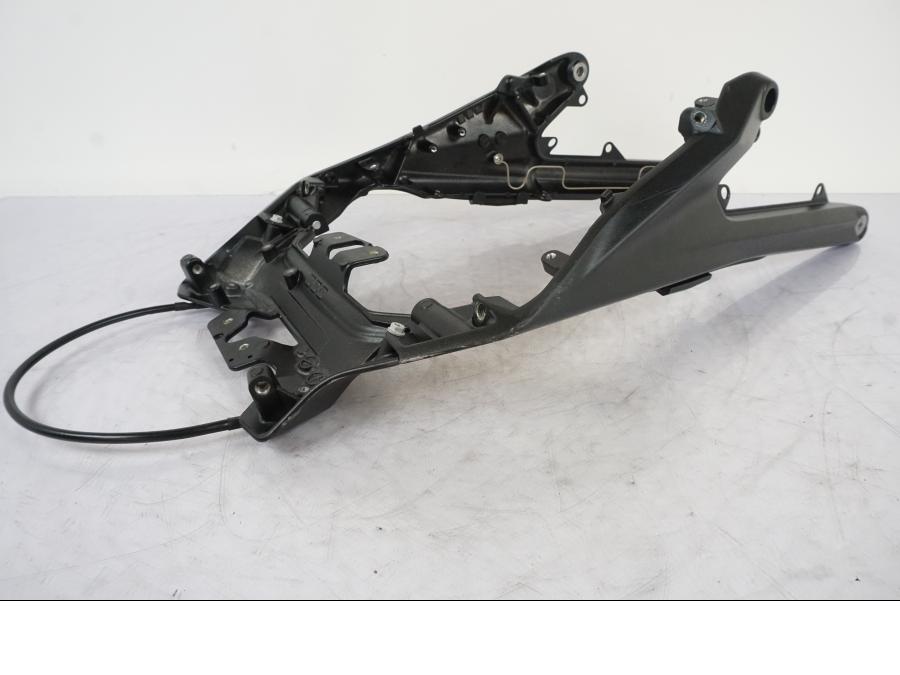 Framsidan på Bakram från en KTM 1290 Super Duke R -2023 motorcykel.