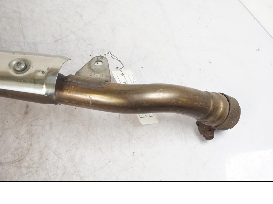 Baksidan på Ljuddämpare från en Honda XL 1000 V -2008 motorcykel.