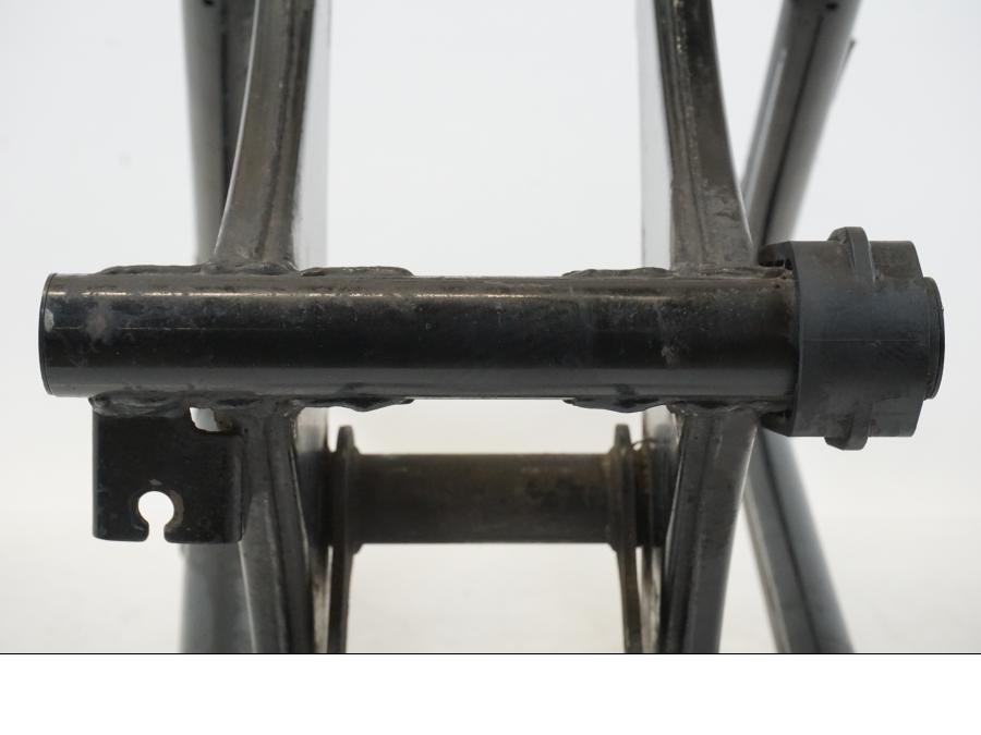 Snett nerifrån på Sving från en Kawasaki VN 800 -2000 motorcykel.