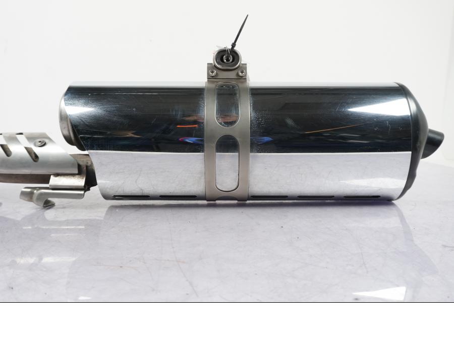 Höger sida på Ljuddämpare från en BMW R 1200 GS -2005 motorcykel.