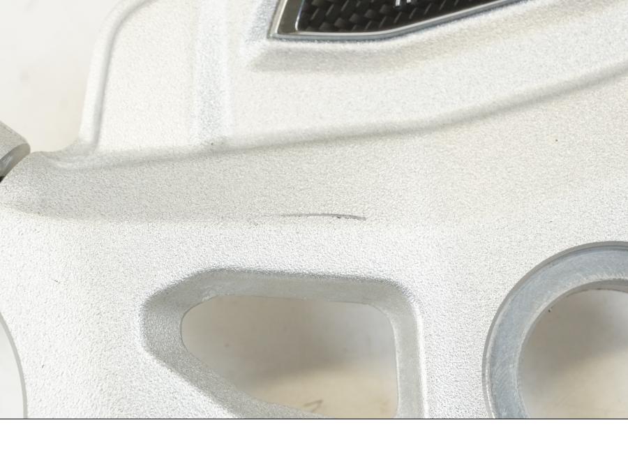 Baksidan på Gaffelkrona från en Triumph Speed Triple -2021 motorcykel.