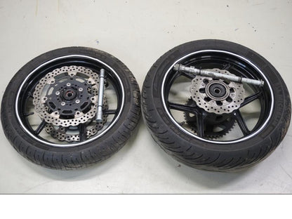 Framsidan på Hjulpaket från en Kawasaki ER-6N -2009 motorcykel.