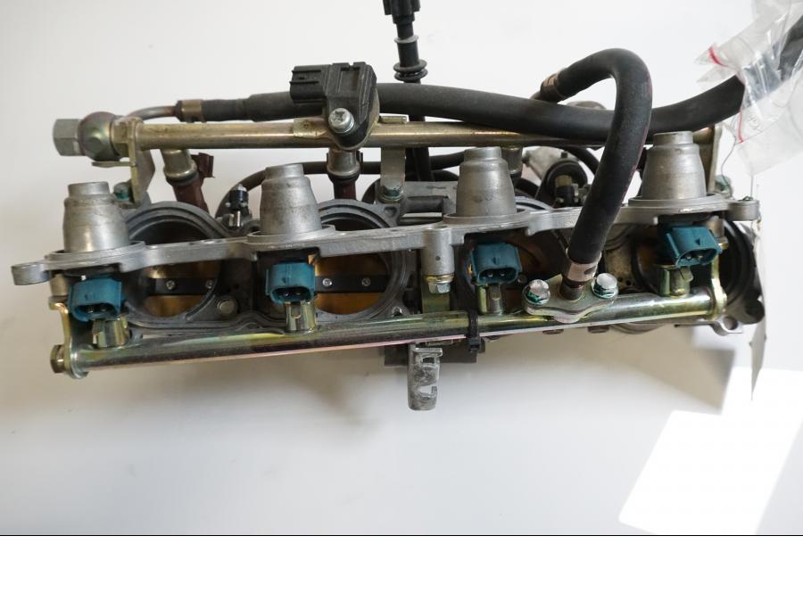 Framsidan på Spjällhus från en Honda CBR 1000 RR -2006 motorcykel.