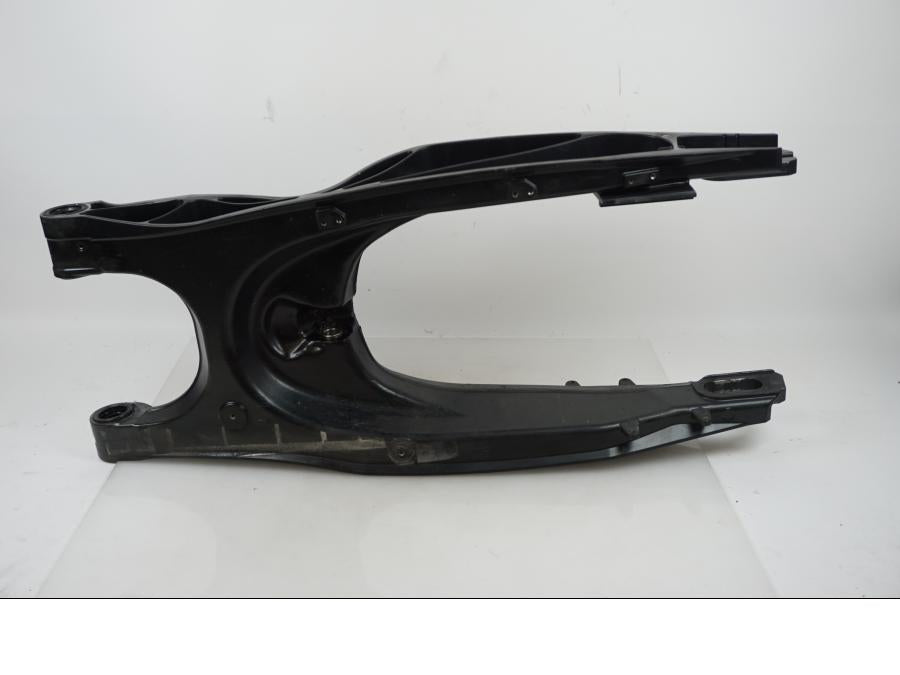 Vänster sida på Sving från en KTM 1290 Super Adventure R -2020 motorcykel.