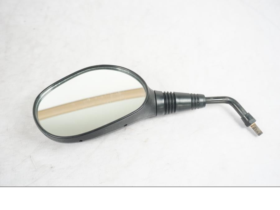 Framsidan på Backspegel från en Yamaha Aerox 4 -2019 moped.