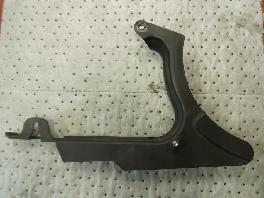 Framsidan på Remskydd från en H-D Softail Night Train EFI FXSTBI -2006 motorcykel.