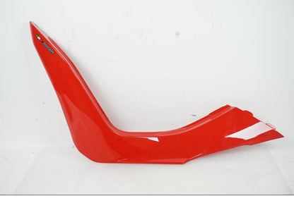 Framsidan på Sidopanel från en Ducati Multistrada 1260 s -2016 motorcykel.