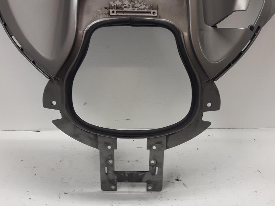 Vänster sida på Bensintankskåpa från en BMW K 1200 LT -2006 motorcykel.