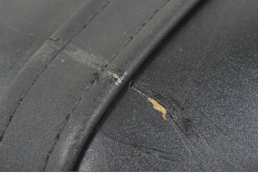 Snett nerifrån på Sadel från en Yamaha YZF 1000 R1 -2007 motorcykel.