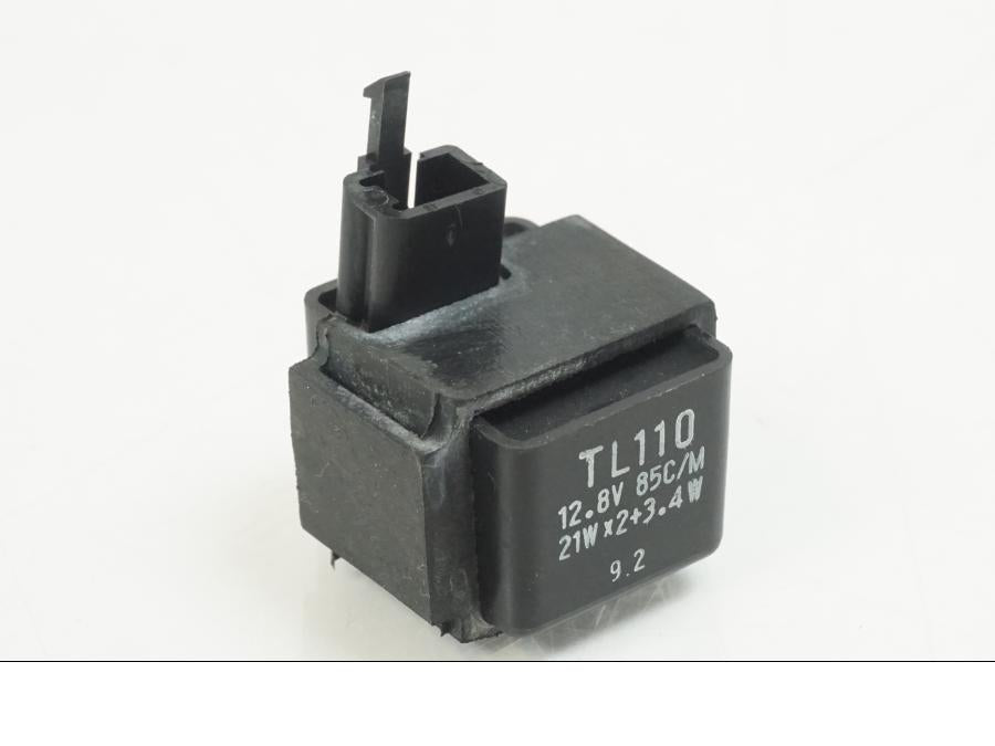 Framsidan på Blinkersrelä från en Suzuki VS 1400 -1999 motorcykel.