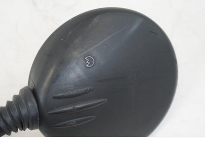 Snett uppifrån på Backspegel från en BMW F 650 CS -2003 motorcykel.