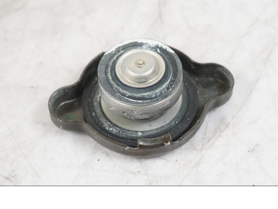 Baksidan på Vattenkyllock från en Kawasaki ZX-6R -2006 motorcykel.