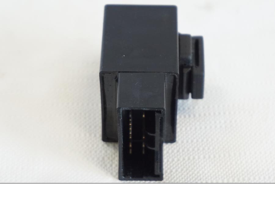 Vänster sida på Relä från en Yamaha YZF R6 -2006 motorcykel.