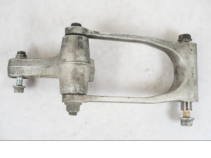 Snett uppifrån på Stötdämparlänkage från en Suzuki GSX-R 750 -2006 motorcykel.