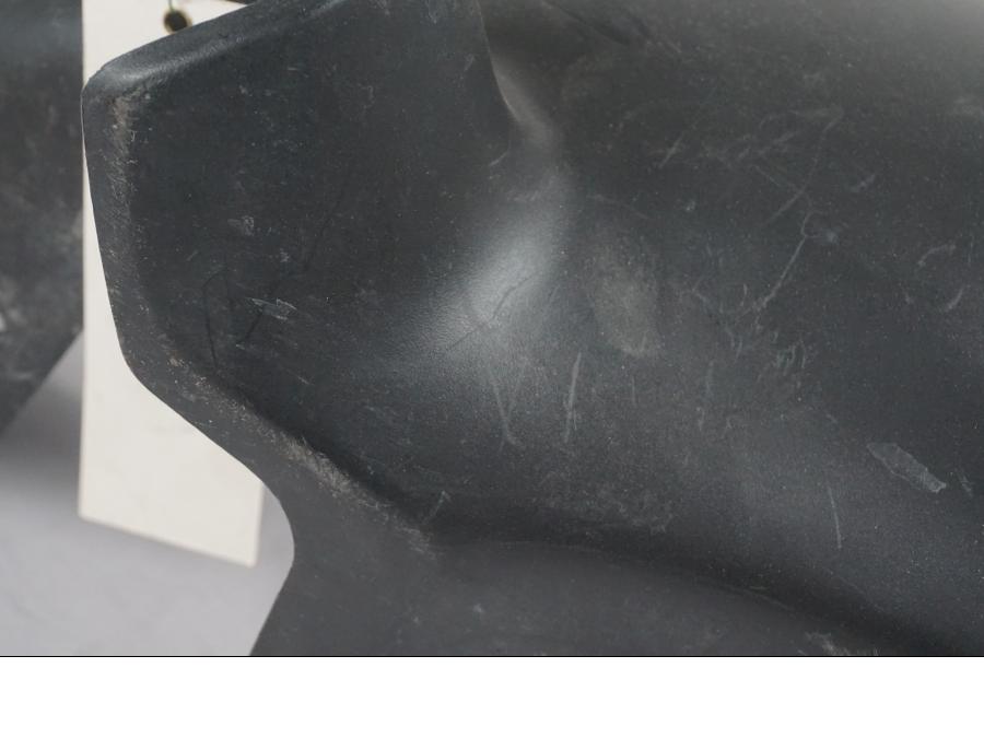 Höger sida på <p>Framskärm fram från Honda XL 700 VA 2008.</p>

<p>Repor finns se bilder.</p> motorcykel.