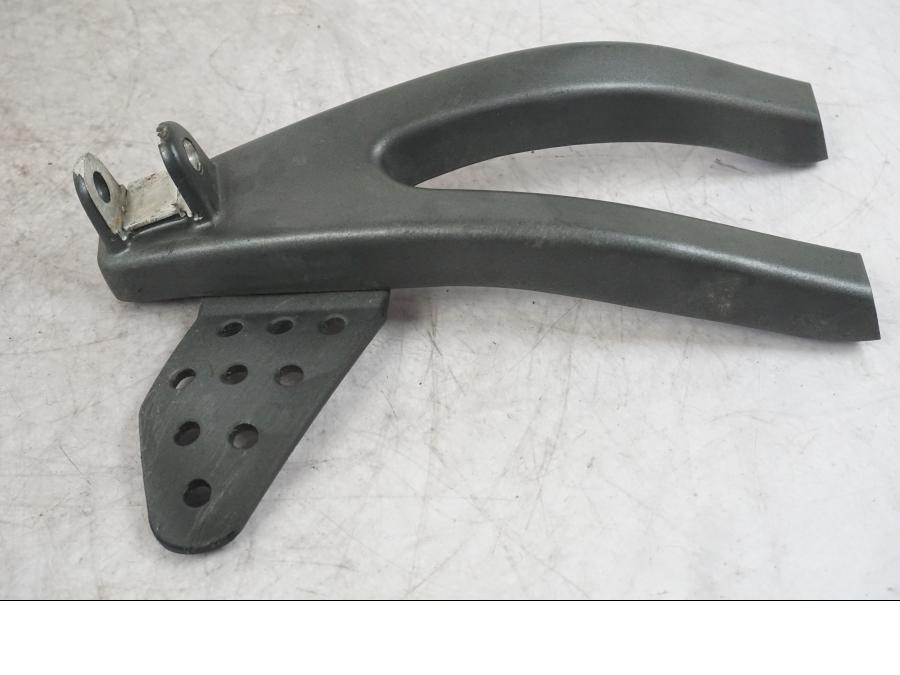 Snett uppifrån på Fotpinnefäste från en Buell 1125 R -2008 motorcykel.