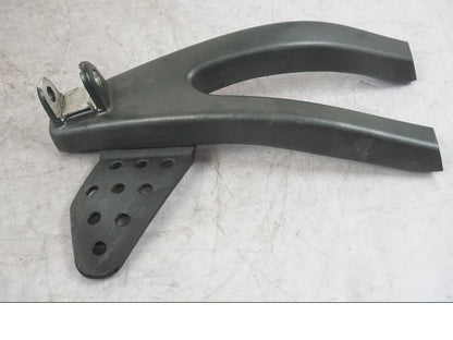 Snett uppifrån på Fotpinnefäste från en Buell 1125 R -2008 motorcykel.