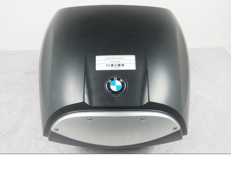 Framsidan på Topbox från en BMW F 800 R -2018 motorcykel.