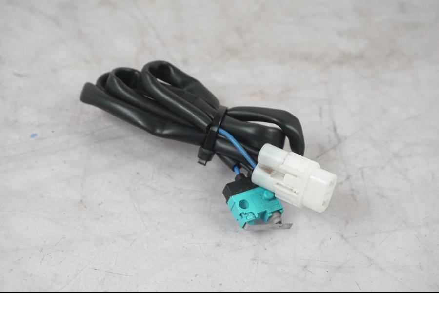 Framsidan på Kopplingskontakt från en KTM 1290 Super Adventure S -2022 motorcykel.