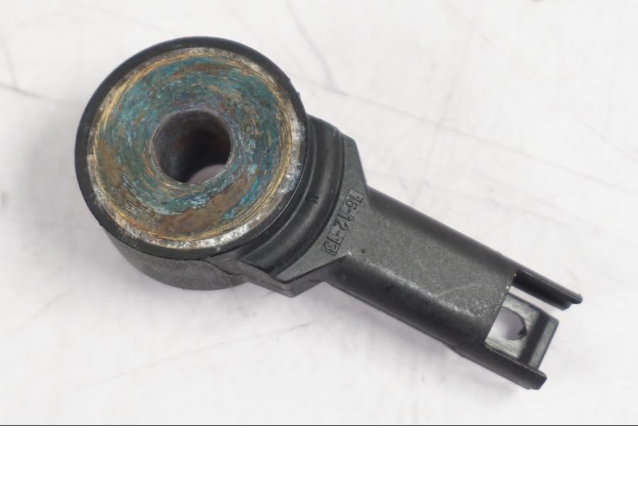 Vänster sida på Knacksensor från en BMW R NineT -2017 motorcykel.