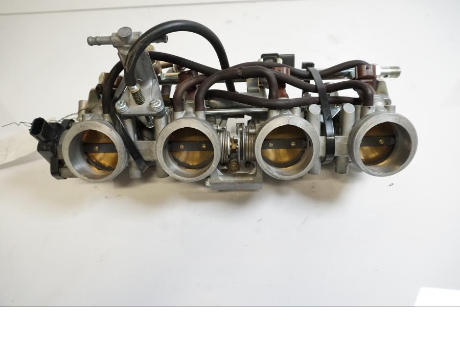 Framsidan på Spjällhus från en Honda CBR 1000 RR -2004 motorcykel.