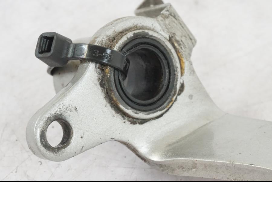 Baksidan på Bromspedal från en Honda CBR 1000 F -1999 motorcykel.