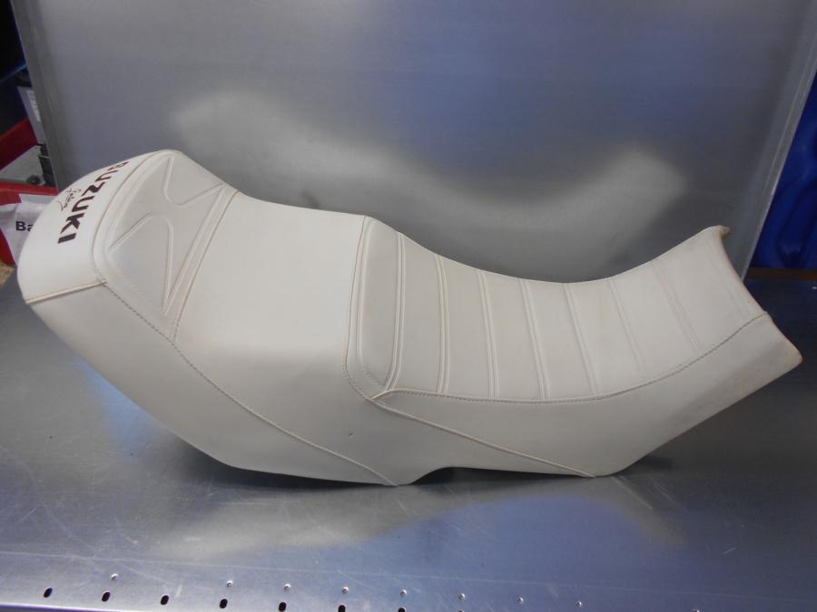 Framsidan på Sadel från en Suzuki GSX 750 -2000 motorcykel.