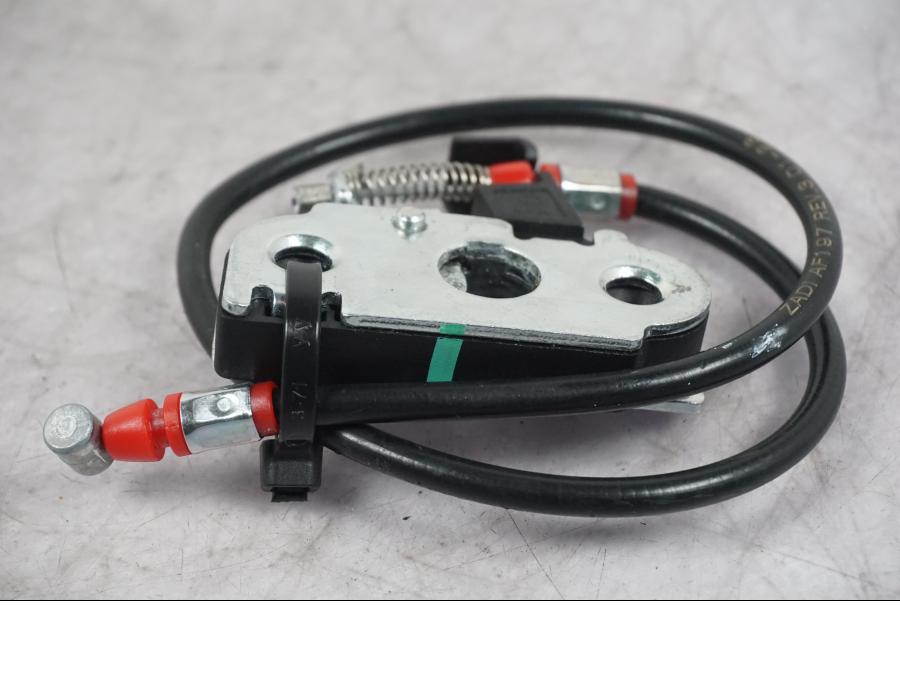 Höger sida på Sadellåsmekanism från en Ducati Multistrada V4 -2024 motorcykel.