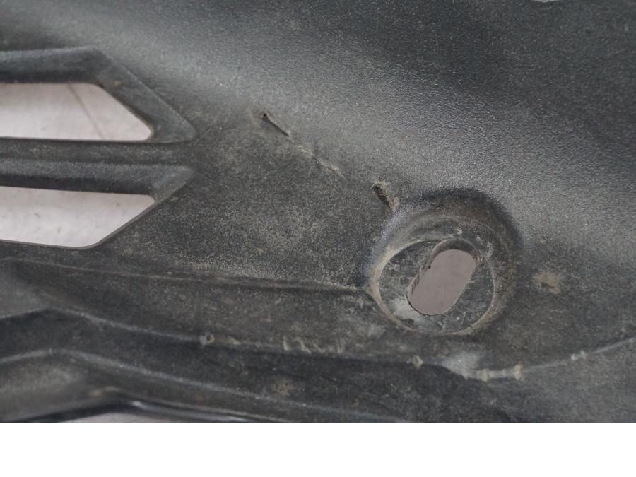 Höger sida på Ramskydd från en Triumph Tiger Explorer -2013 motorcykel.