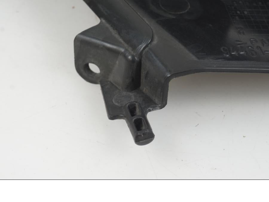 Vänster sida på Toppkåpsinsida från en Suzuki GSX-R 1000 -2007 motorcykel.