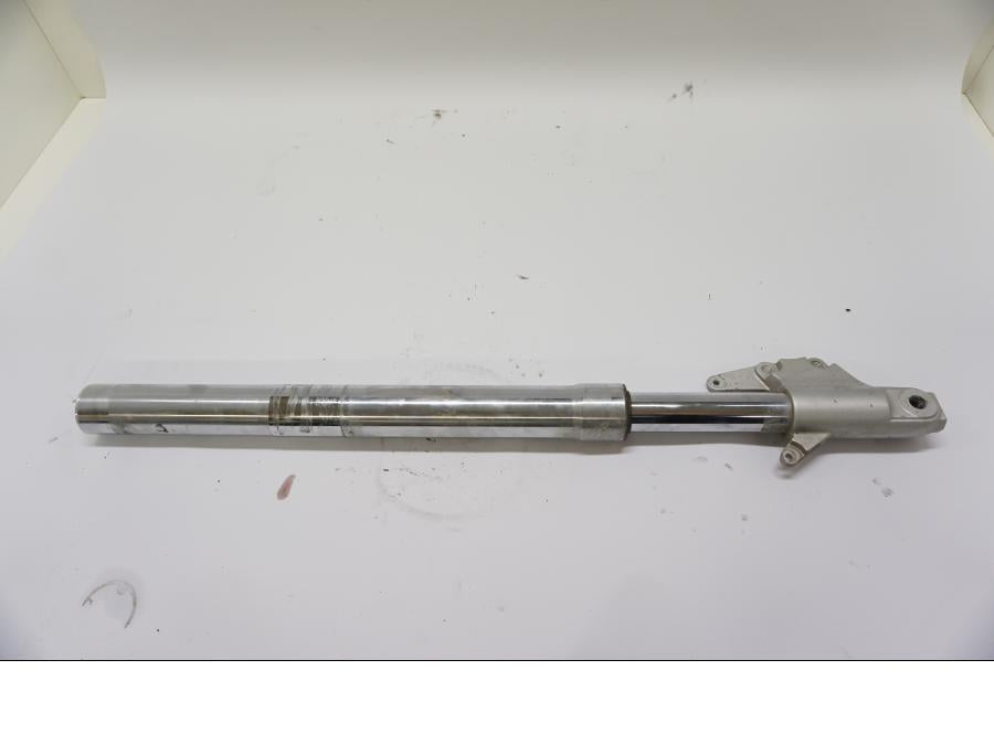 Framsidan på Gaffelben från en Suzuki VZ 800 -1998 motorcykel.