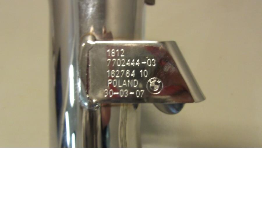 Höger sida på Ljuddämpare från en BMW R 1200 R -2008 motorcykel.