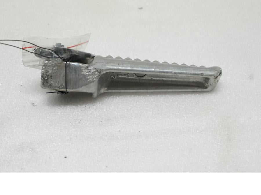 Baksidan på Fotpinne från en Honda CBR 900 RR -1998 motorcykel.