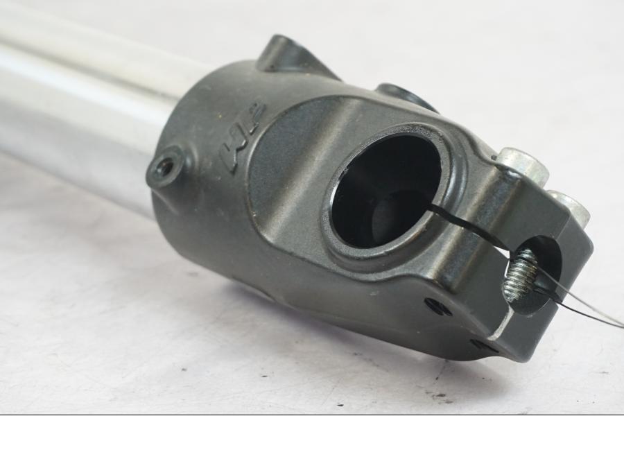 Höger sida på Gaffelben från en KTM 690 SM R -2009 motorcykel.