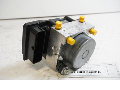 Framsidan på ABS Modulator från en Ducati Monster 696 -2013 motorcykel.