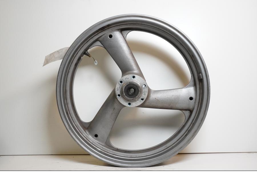 Framsidan på Fälg från en Yamaha FJ 1200 -1991 motorcykel.