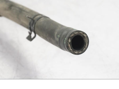 Snett nerifrån på Oljekylrör från en BMW R 1200 GS -2005 motorcykel.