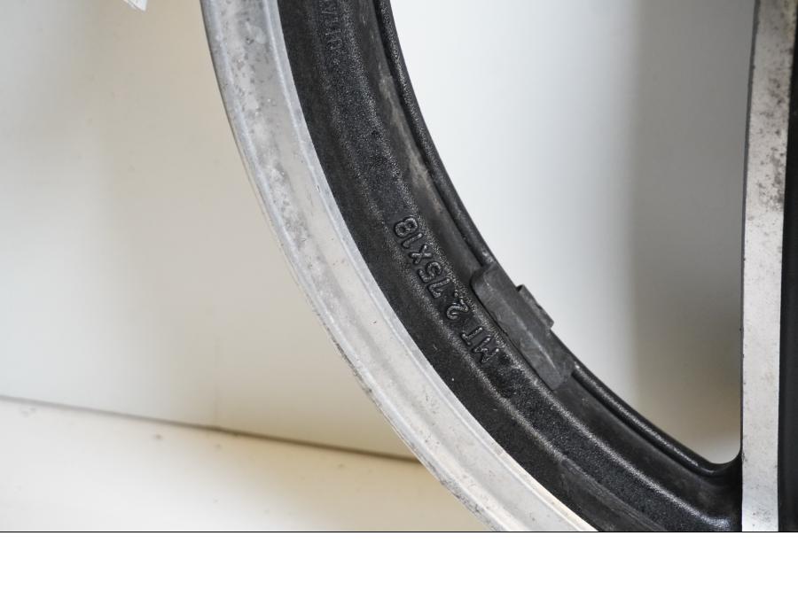 Extrabild2 på Fälg från en Yamaha XJ 900 -1983 motorcykel.