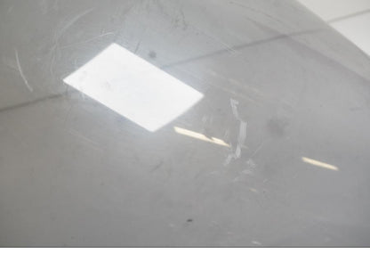 Snett uppifrån på Vindruta från en Yamaha FZ-8 -2011 motorcykel.