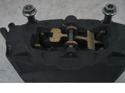 Höger sida på Bromsok från en BMW F 800 R -2018 motorcykel.