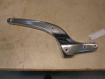 Framsidan på Bakskärmstag från en Suzuki VL 1500 -2002 motorcykel.