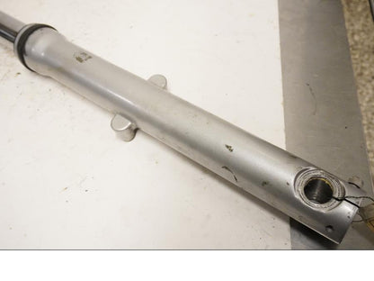 Baksidan på Gaffelben från en Triumph America -2004 motorcykel.