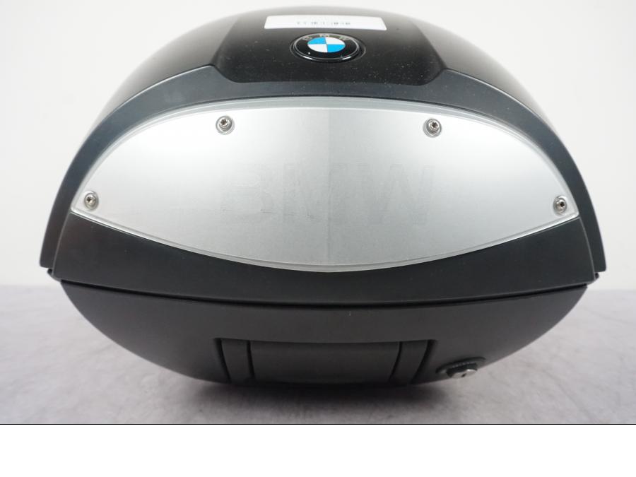 Vänster sida på Topbox från en BMW F 800 R -2018 motorcykel.