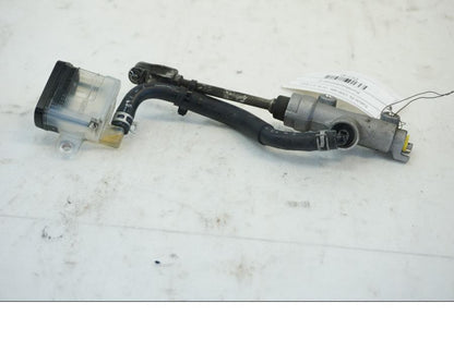 Framsidan på Bromshuvudcylinder från en Suzuki DL 1000 -2016 motorcykel.