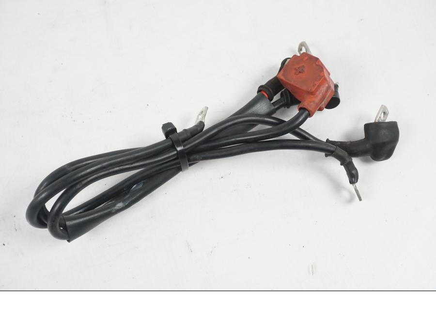 Höger sida på Kablage från en MV Agusta Dragster -2014 motorcykel.