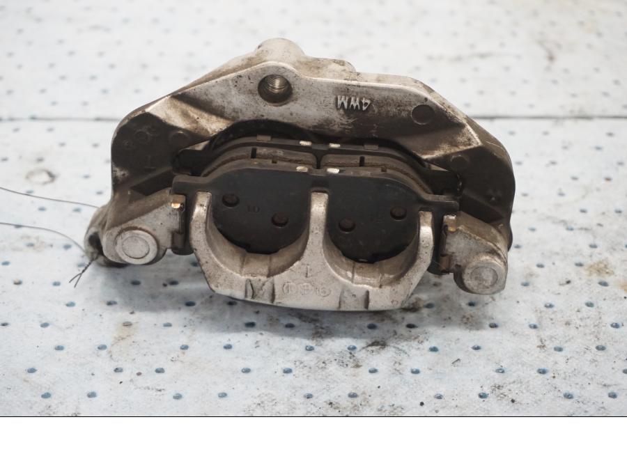 Baksidan på Bromsok från en Yamaha XV 1600 -1999 motorcykel.