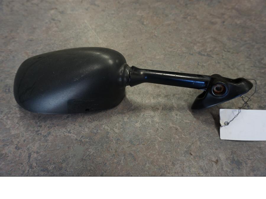 Baksidan på Backspegel från en Suzuki SV 650 -2003 motorcykel.