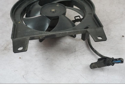 Baksidan på Vattenkylfläkt från en BMW F 800 R -2018 motorcykel.