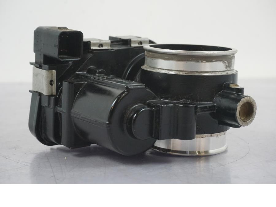 Baksidan på Spjällhus från en BMW R 1200 GS -2018 motorcykel.