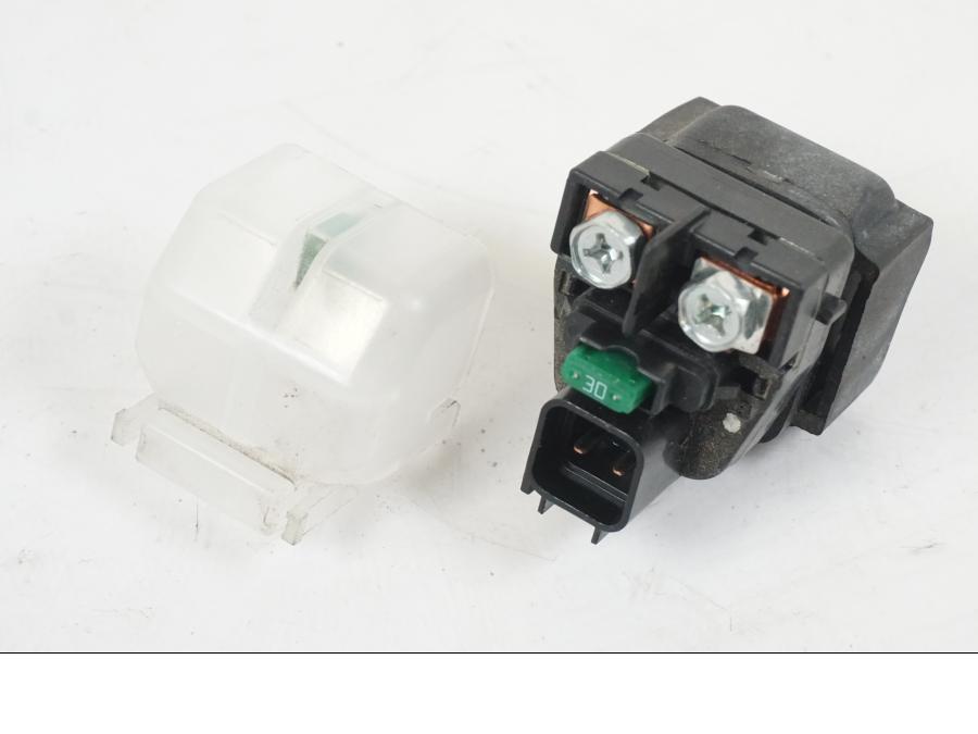 Framsidan på Startrelä från en Suzuki VZR 1800 -2009 motorcykel.